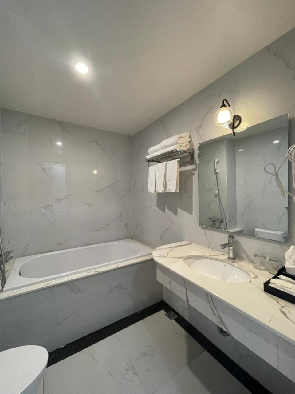 Lotus Hotel & Apartment Hai Phong Dış mekan fotoğraf