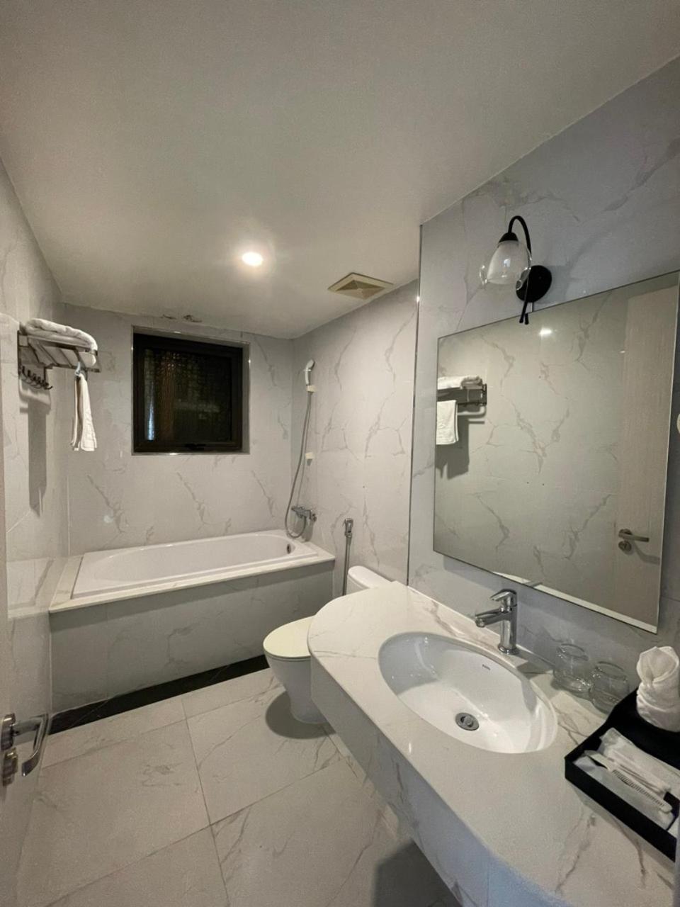 Lotus Hotel & Apartment Hai Phong Dış mekan fotoğraf